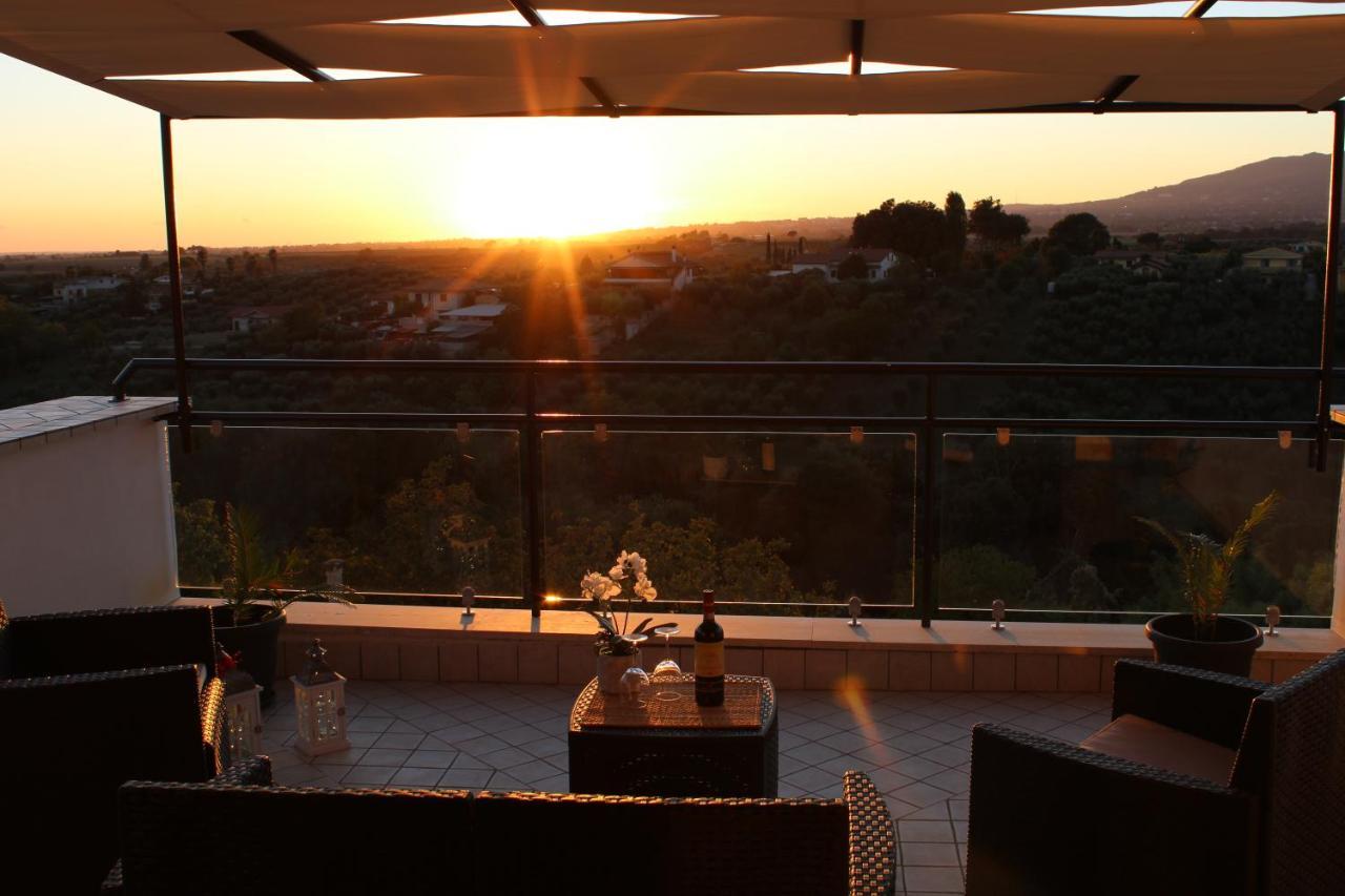 Апартаменты La Terrazza Sul Corso Giulianello Экстерьер фото